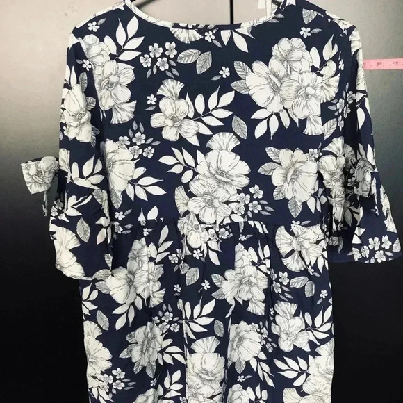 Suzanne Betro Floral V-Neck Flutter 3/4 Sleeve Navy Blue Blouse - S - Picture 3 of 10